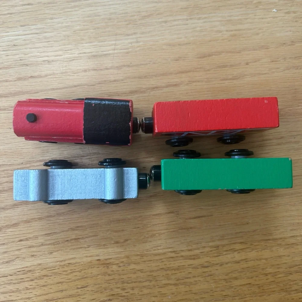 Melissa & Doug Wooden Train‎ Cars Engine & Carriages Lot of 4 Toy Railway Set